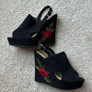 Black 5” Platform shoes by Chinese Laundry